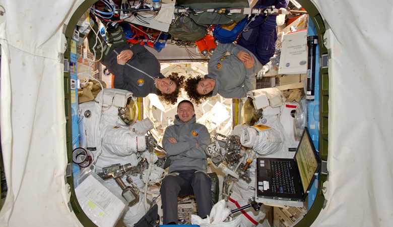 H πρώτη «βόλτα» στο διάστημα για δύο Αμερικανίδες αστροναύτισσες