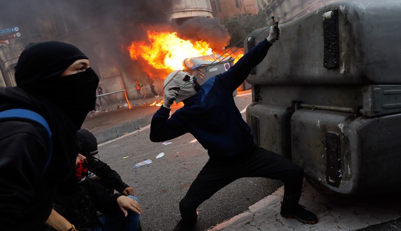 Παρέλυσε η Βαρκελώνη από διαδηλώσεις και επεισόδια