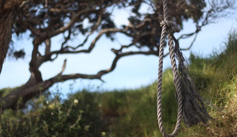 Τραγωδία στην Ηλεία: 32χρονος βρέθηκε κρεμασμένος σε δέντρο
