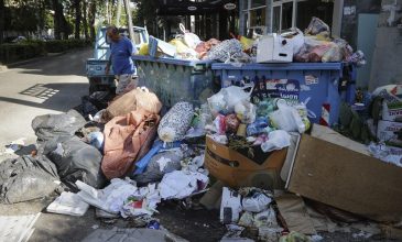 Θεσσαλονίκη: Εκκλήσεις προς τους δημότες να μην κατεβάζουν σκουπίδια στους κάδους