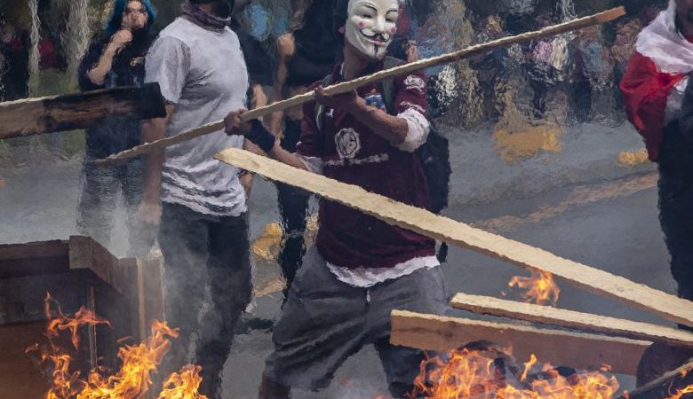 Χάος στη Χιλή: Τρεις νεκροί από ταραχές στην πρωτεύουσα