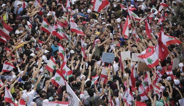 Πολίτες σχημάτισαν ανθρώπινη αλυσίδα από τον βορρά μέχρι τον νότο του Λιβάνου
