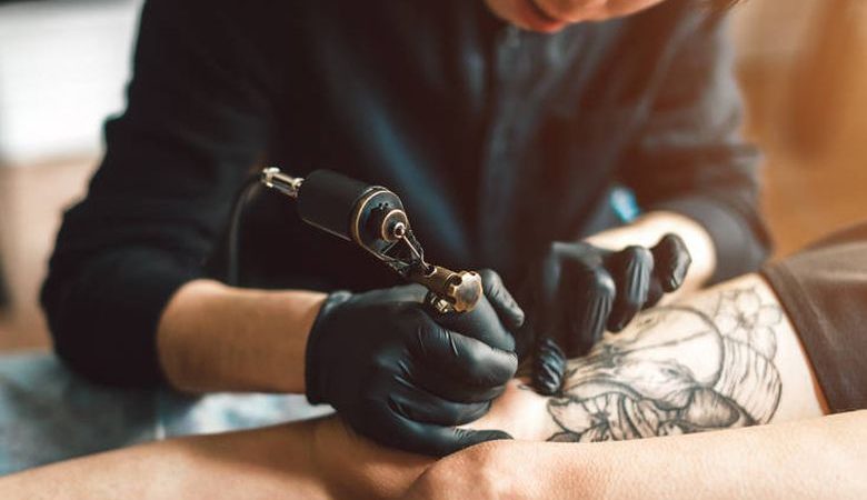Καλλιτέχνης τατουάζ εξηγεί γιατί δεν πρέπει ποτέ να «χτυπήσεις» αυτό το όνομα