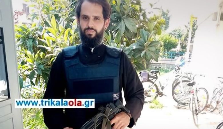 Παπάς – αστυνομικός φυλάει σκοπιά με… όπλο στα Τρίκαλα