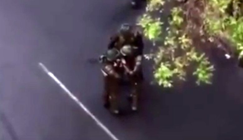 Βίντεο με αστυνομικούς στη Χιλή να «σνιφάρουν» εν μέσω διαδηλώσεων