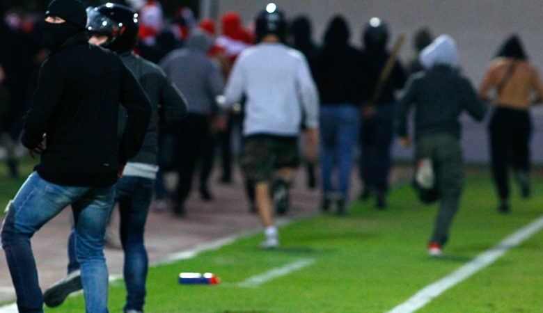Εισβολή οπαδών με ρόπαλα στο ματς Νέων Ολυμπιακού-Μπάγερν Μονάχου