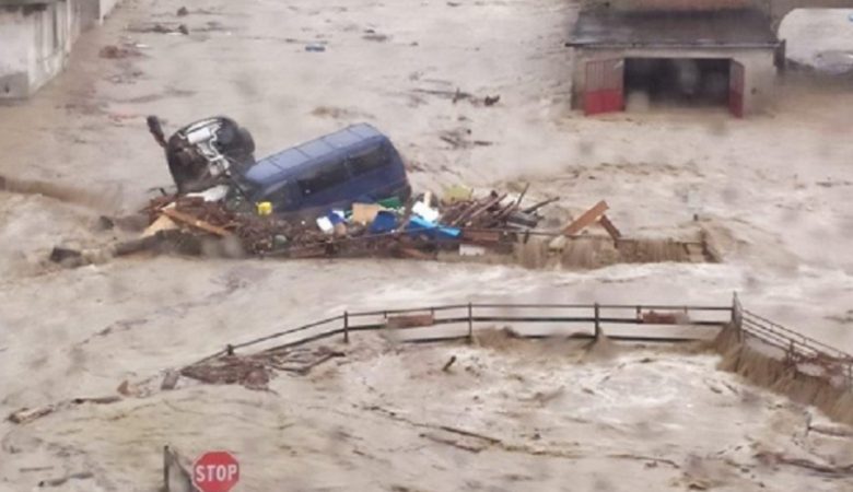 Οδηγός ταξί παρασύρθηκε από τις πλημμύρες και πνίγηκε στην Ιταλία