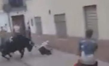 Σοκαριστικό βίντεο: Ταύρος στην Ισπανία χτυπάει βάναυσα άνδρα