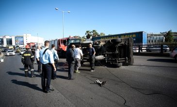Ανατροπή φορτηγού στον Κηφισό: Έντονα κυκλοφοριακά προβλήματα