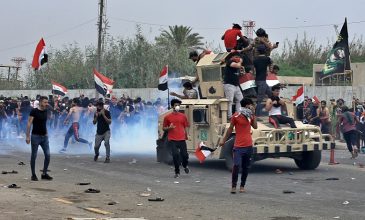 Δεκάδες νεκροί σε αντικυβερνητικές διαδηλώσεις στο Ιράκ