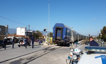 Σφοδρή σύγκρουση τρένου με αυτοκίνητο στα Τρίκαλα, μία γυναίκα νεκρή