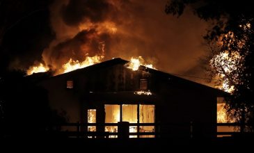 «Κόκκινος συναγερμός» στο Λος Άντζελες από τις μεγάλες πυρκαγιές