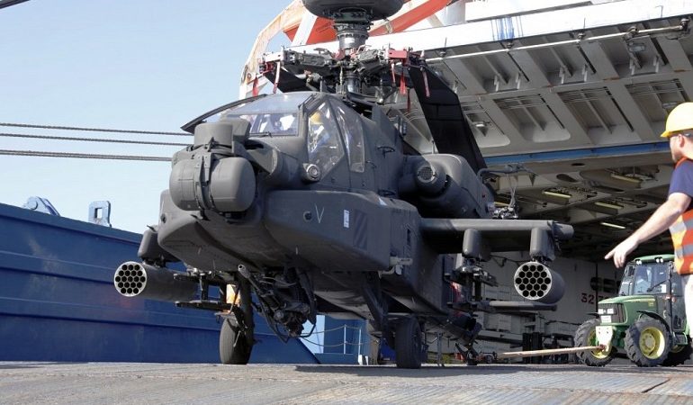 Αμερικανικά επιθετικά ελικόπτερα Απάτσι στον Βόλο