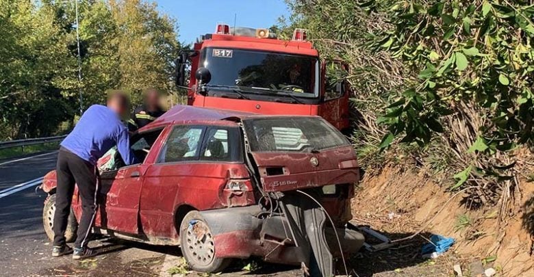 Σοβαρό τροχαίο έξω από το Μεσολόγγι: Τούμπαρε Ι.Χ. και εγκλωβίστηκε ο οδηγός