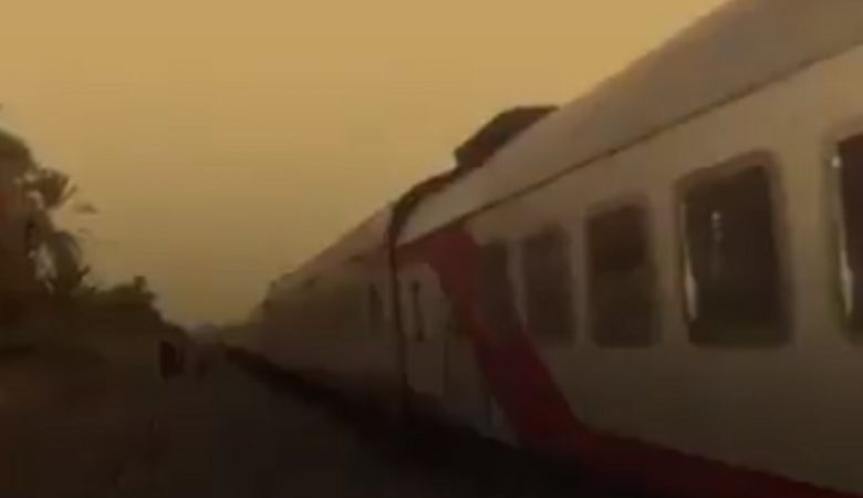 Ελεγκτής εισιτηρίων διέταξε λαθρεπιβάτες να πηδήξουν από εν κινήσει τρένο