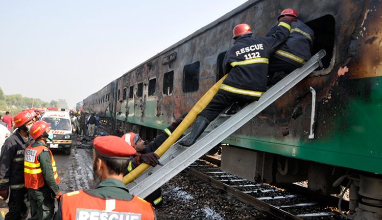 Σύγκρουση τρένων στο Πακιστάν – Τουλάχιστον 30 νεκροί
