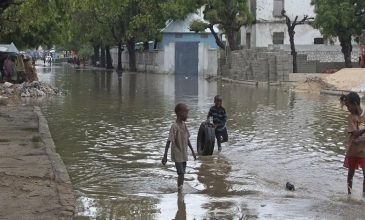 Φονικές πλημμύρες σαρώνουν τη Σομαλία