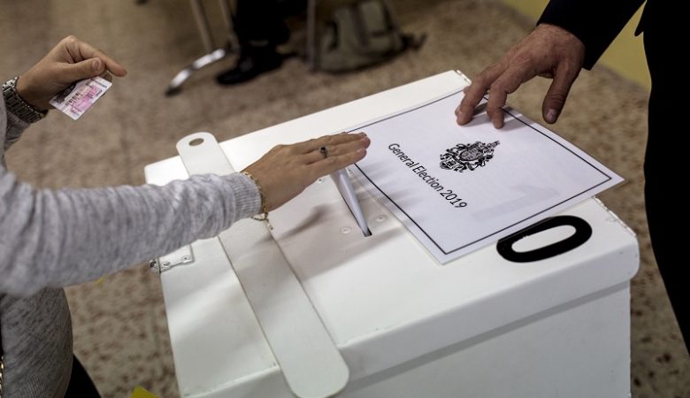 Ισπανία: Οι συντηρητικοί προηγούνται των σοσιαλιστών στην πρόθεση ψήφου για τις βουλευτικές εκλογές