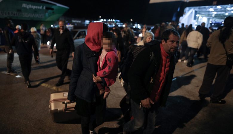 Σάμος: Οι κάτοικοι διαμαρτύρονται για τα πλοία με πρόσφυγες και μετανάστες