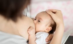 Εμβόλια mRNA: Τι γίνεται με τις εμβολιασμένες μητέρες που θηλάζουν
