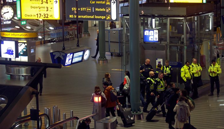 Από «κατά λάθος συναγερμό» η επιχείρηση στο αεροδρόμιο του Άμστερνταμ