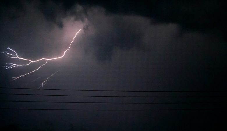 Προβλήματα στην ηλεκτροδότηση στα Ιωάννινα από τις καταιγίδες