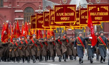 Μόσχα: Αναβίωσε η ιστορική παρέλαση της 7ης Νοεμβρίου 1941