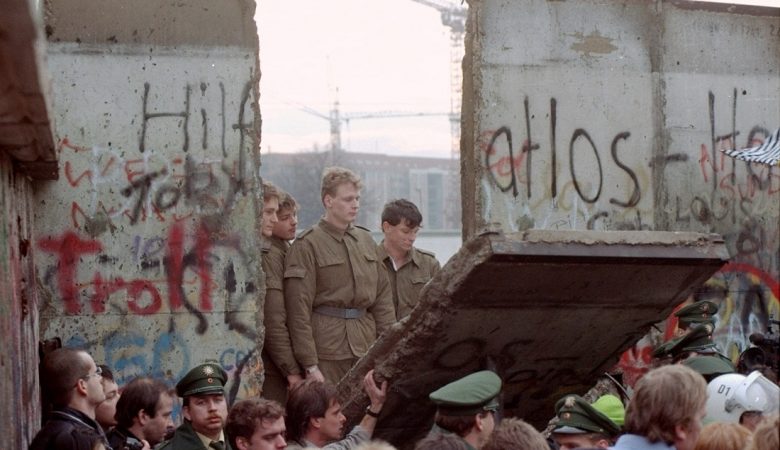 Τι άλλαξε στον κόσμο 30 χρόνια μετά την πτώση του τείχους του Βερολίνου