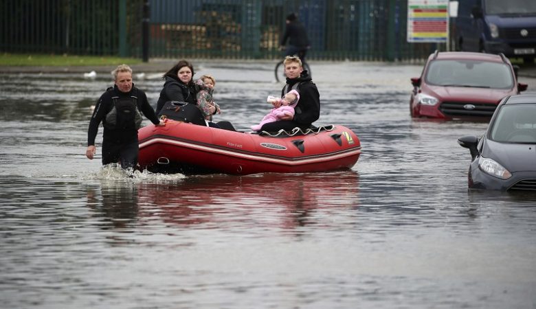 Εκκενώνονται περιοχές εξαιτίας πλημμυρών στη βόρεια Αγγλία