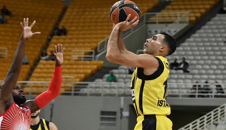 Σε απολογία από τη διοίκηση της Φενέρ, ο Κώστας Σλούκας