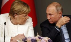 Μέρκελ: Δεν ζητά συγγνώμη για την πολιτική της έναντι του Πούτιν