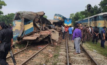 Μπανγκλαντές: Τουλάχιστον 16 νεκροί από μετωπική σύγκρουση επιβατικών τρένων