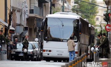 Αστυνομική επιχείρηση στα Εξάρχεια: Εκκενώθηκε κτίριο υπό κατάληψη με μετανάστες