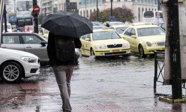 «Έβρεξε» προβλήματα στην Αττική – Δεκάδες κλήσεις στην Πυροσβεστική