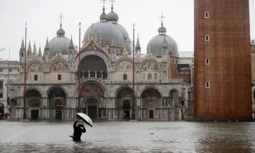 Βούλιαξε η Βενετία – Σε κατάσταση έκτακτης ανάγκης η πόλη