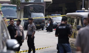 Έκρηξη χειροβομβίδας στο πάρκο του Εθνικού Μνημείου στην Τζακάρτα