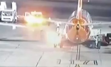 Σοκαριστικό βίντεο: Αεροσκάφος τυλίγεται στις φλόγες αμέσως μετά την προσγείωσή του
