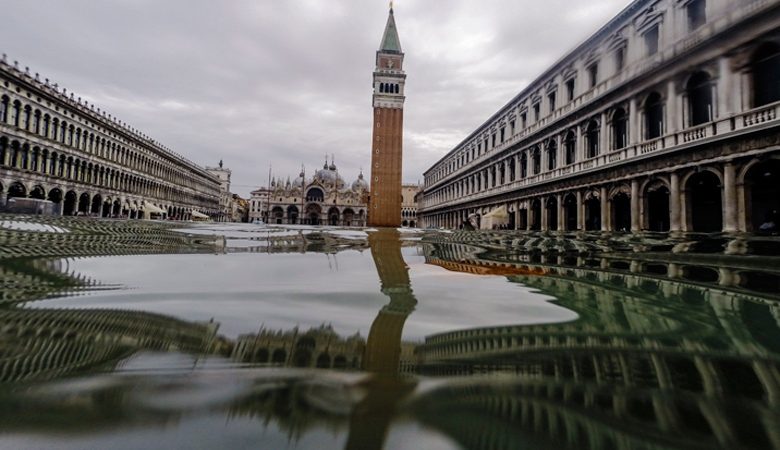 Βουλιάζει η Βενετία: Έκλεισε η πλατεία του Αγίου Μάρκου λόγω νέας πλημμύρας