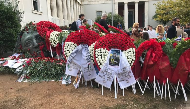 Πολυτεχνείο: Έκλεισαν οι πύλες, σε λίγη ώρα η μεγάλη πορεία