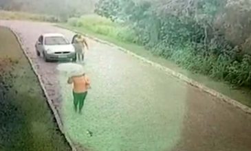 Βίντεο καταγράφει γυμνό άνδρα που κυνηγά γυναίκα για να τη βιάσει