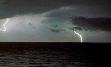 Επιδείνωση του καιρού στη νησιωτική χώρα με ισχυρές καταιγίδες