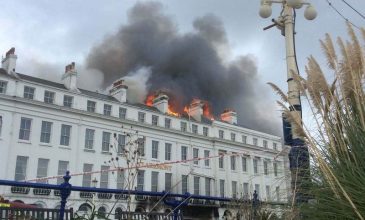 Στις φλόγες βικτοριανό ξενοδοχείο στην Αγγλία