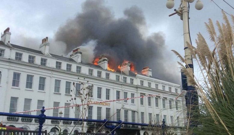 Στις φλόγες βικτοριανό ξενοδοχείο στην Αγγλία
