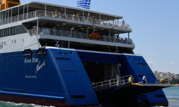 Τραγωδία εν πλω: Νεκρός 77χρονος επιβάτης του Blue Star Naxos