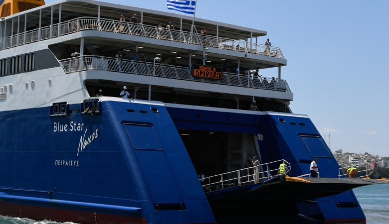 Τραγωδία εν πλω: Νεκρός 77χρονος επιβάτης του Blue Star Naxos