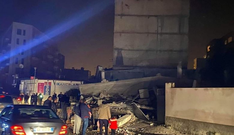 Ισχυρός σεισμός στην Αλβανία: Στους δρόμους χιλιάδες πολίτες – Πληροφορίες για τραυματίες