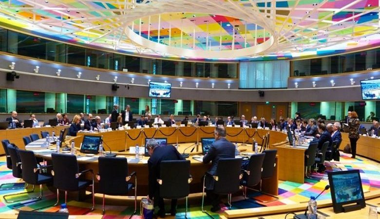 Κορονοϊός: Συμβιβαστικό πακέτο μέτρων ψάχνουν στο Eurogroup