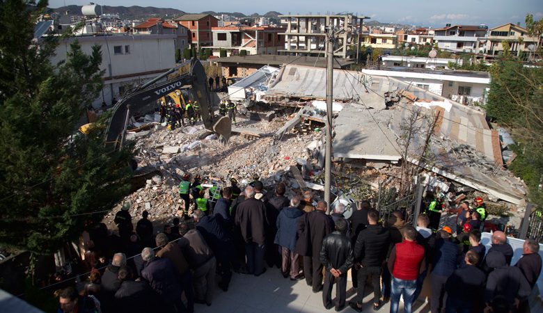 Φονικός σεισμός στην Αλβανία: Θρήνος για τους 30 νεκρούς, αγωνία για τους αγνοούμενους