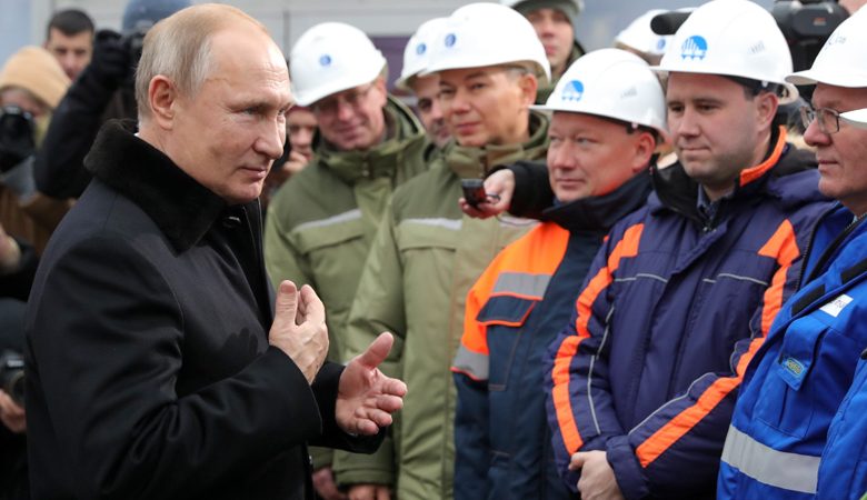 Ο Πούτιν εγκαινίασε τον πρώτο αυτοκινητόδρομο Μόσχας-Αγίας Πετρούπολης