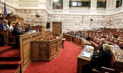Βουλή: Απορρίφθηκε η άρση ασυλίας της Ελευθεριάδου -Εγκρίθηκε η άρση ασυλίας του Καμίνη